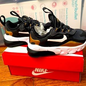 NIKE AIR MAX 270 RT size 4C BRAND NEW NWT